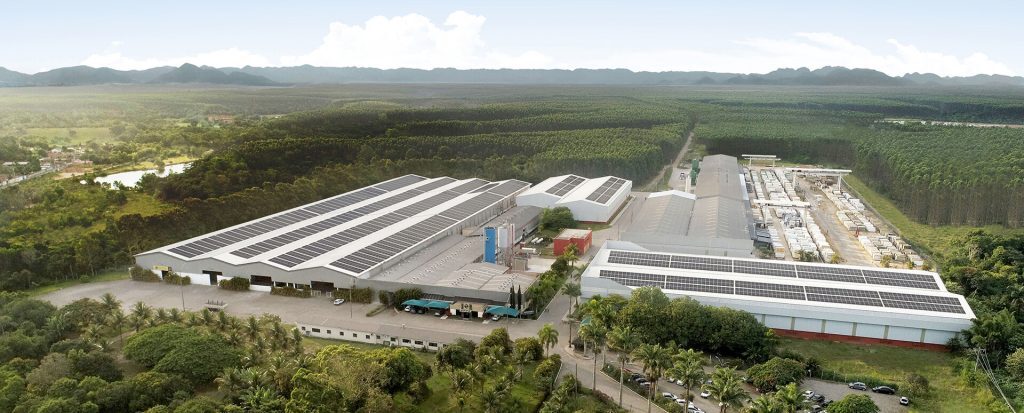 Sede da Zucchi Luxury Stone com painéis solares.