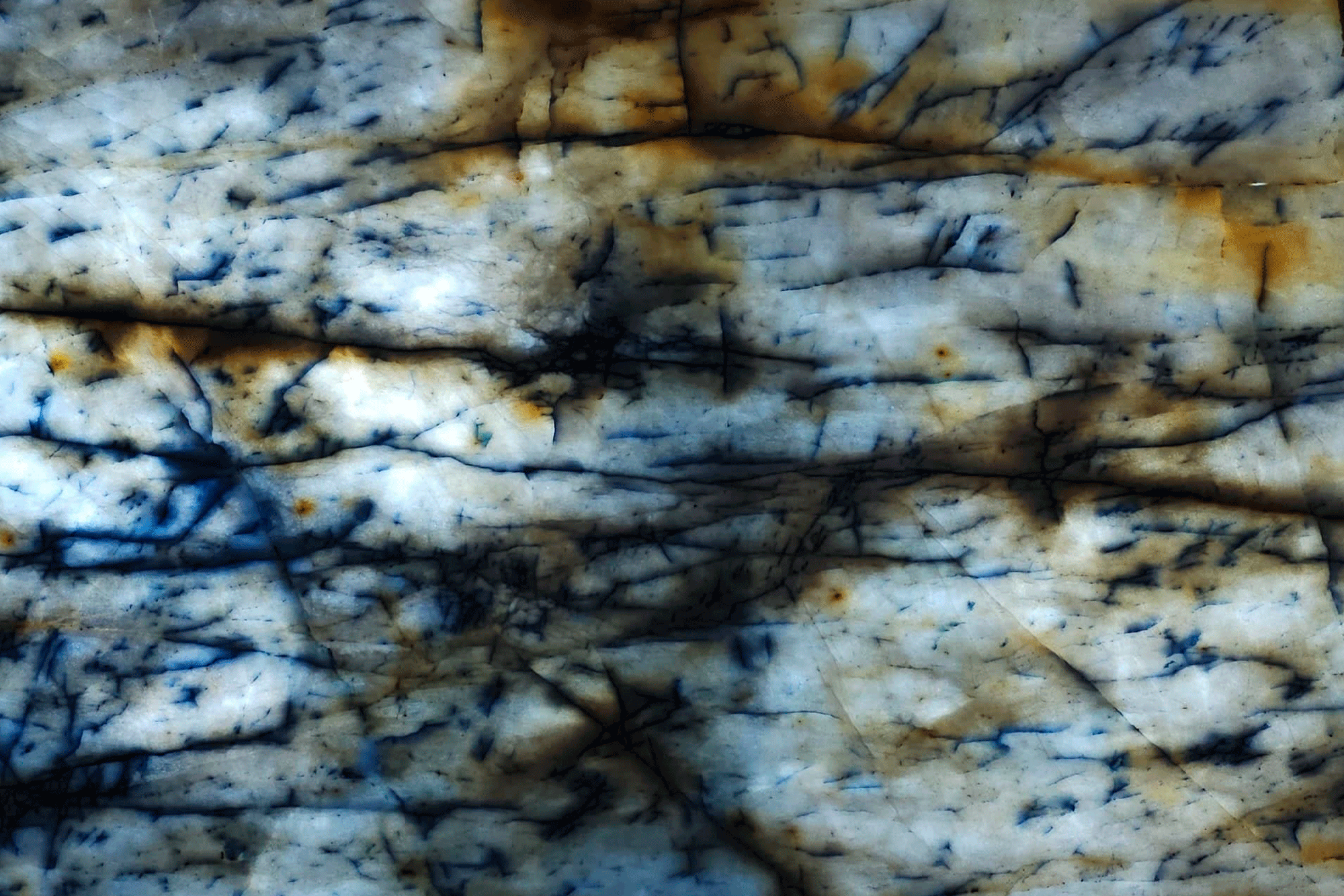 bluecrystal_trans_foc