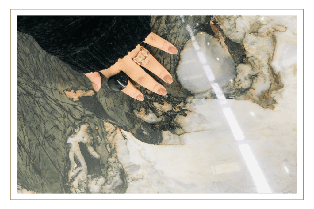 O Poder do Contraste no Design com Pedras Naturais